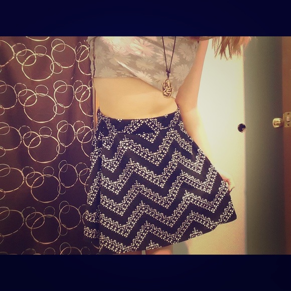 Cute black & white skirt