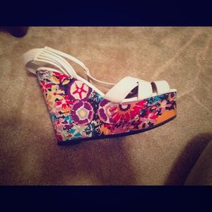 Steve Madden 7.5 wedges