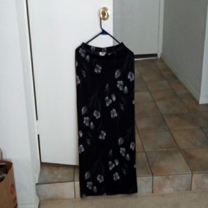 Black color with white flower