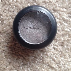 Mac pressed pigment in Enlightening