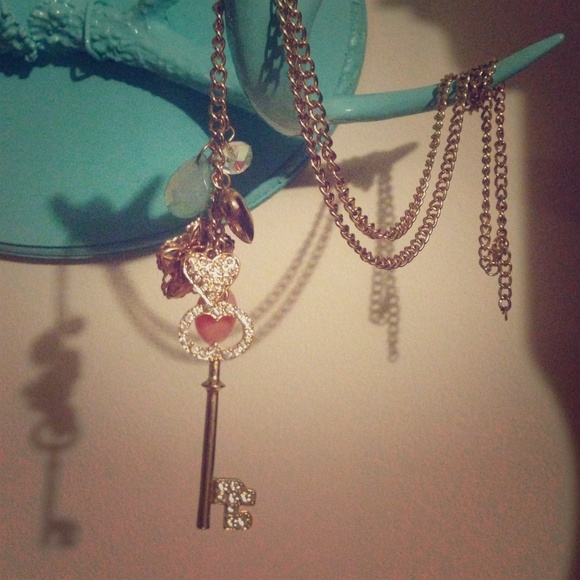 ❌SOLDINBUNDLE❌Gold Diamond Key Statement Necklace