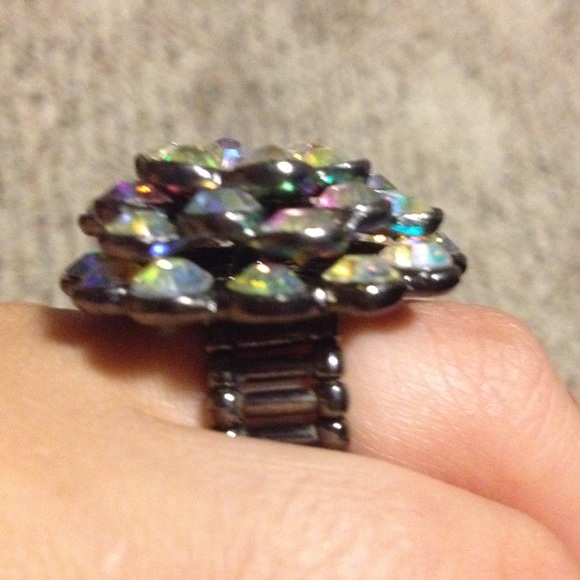 Stretchy Rhinestone Flower Ring - Picture 2 of 3
