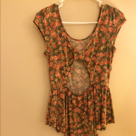 Peplum floral top with cut out back - Picture 3 of 3