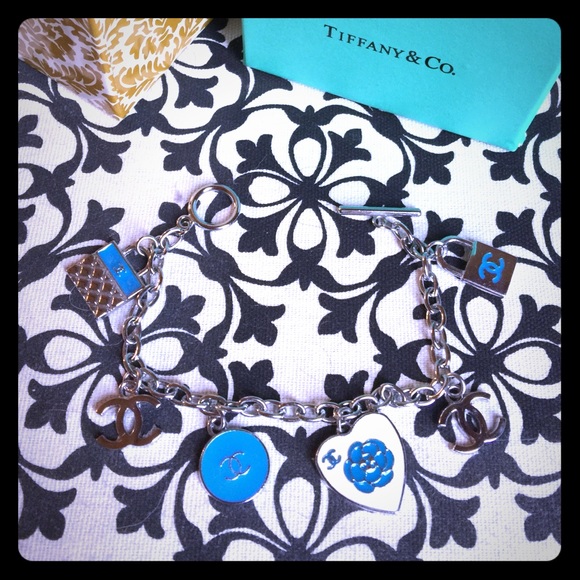 FABULOUS FASHION BRACELET. 💙💙💙