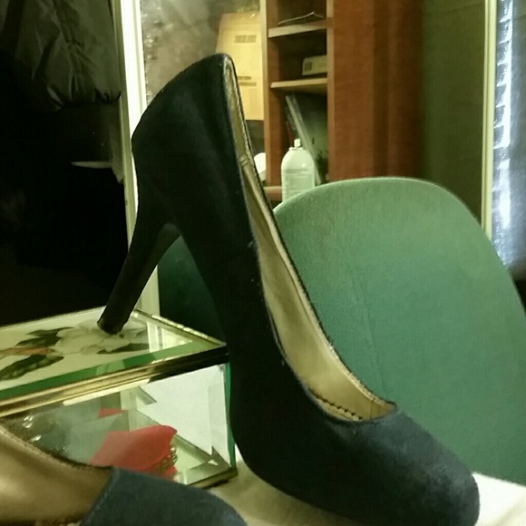 Shoes - Picture 2 of 3