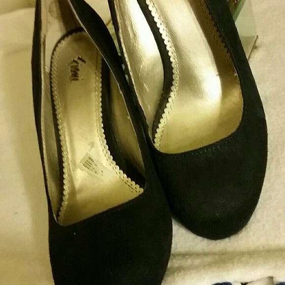 Shoes - Picture 3 of 3