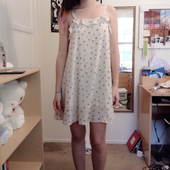 ~SOLD~ Cream colored baby doll dress w/ anchors - Picture 4 of 4