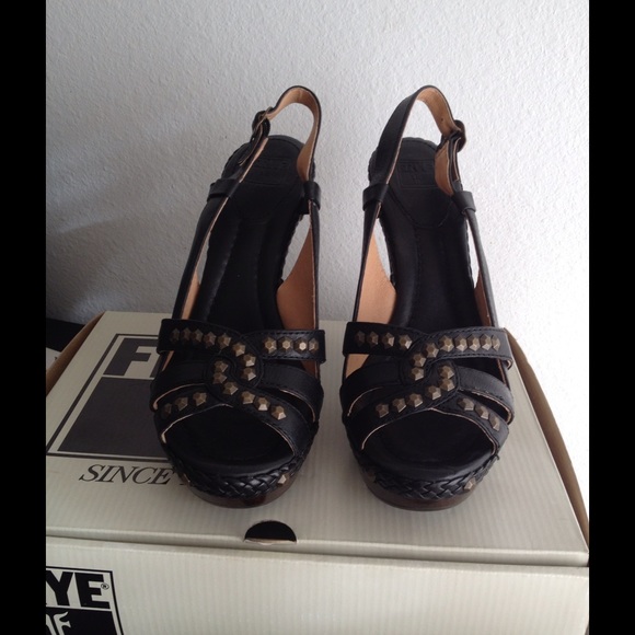 Frye Honeycomb pumps