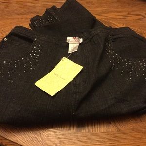 NWT 2X jeans& NWT Betsey necklace like get 1/2 Off