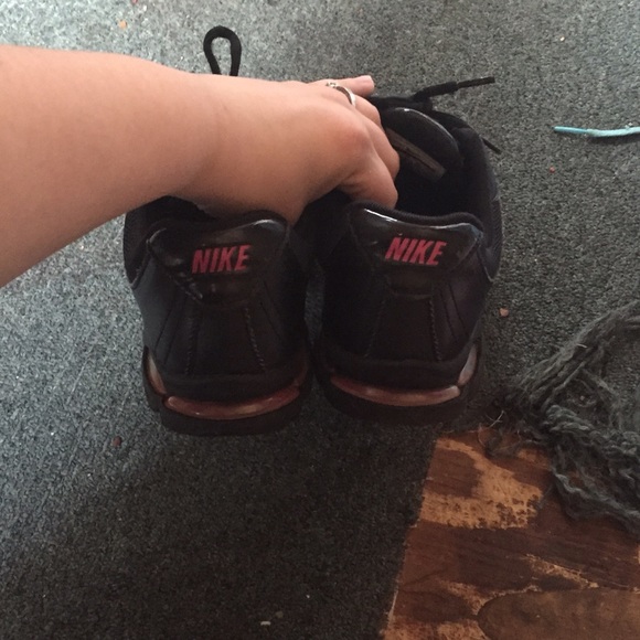 Nikes - Picture 3 of 4