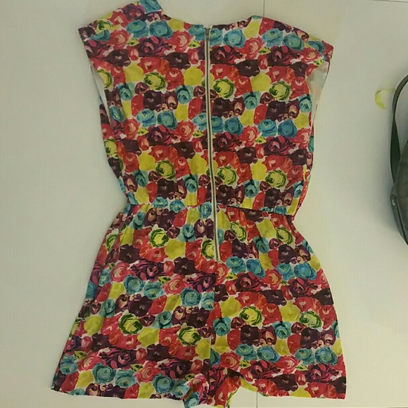 Alice + Olivia Floral Romper - Picture 3 of 4