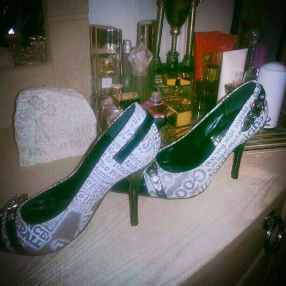 Ladies Shoes - Picture 2 of 3
