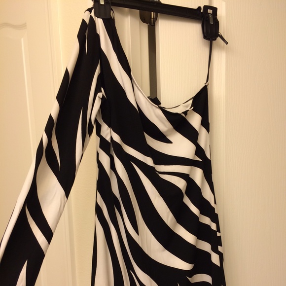 Dress - Picture 2 of 2