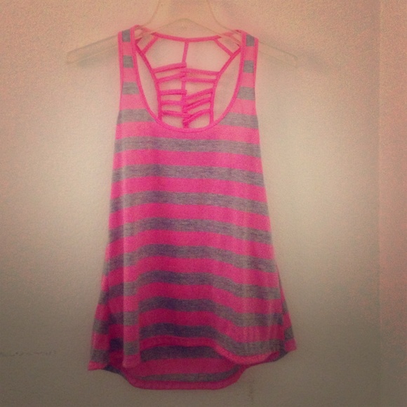 Adorable flowy tank top!