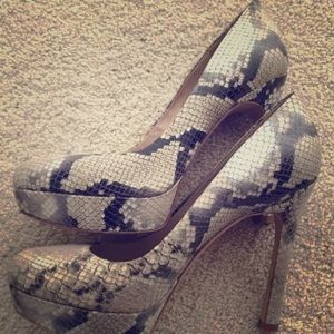 Joan & David high heel pumps