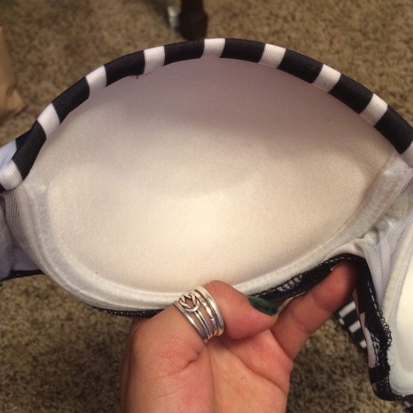 Vintage style bikini. - Picture 3 of 3