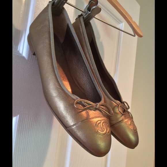 💟SOLD💟 TRADESY !!Chanel ballerina bow flats gold - Picture 2 of 4