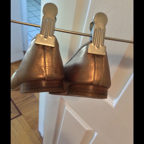 💟SOLD💟 TRADESY !!Chanel ballerina bow flats gold - Picture 3 of 4