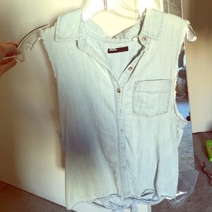 Sleeveless light denim chambray top