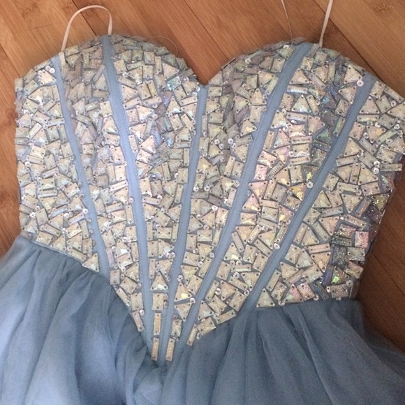 SOLD Baby blue formal party dress - Picture 3 of 3