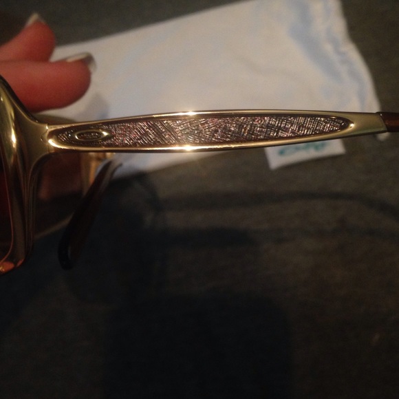 Brand new OAKLEY women\'s glasses