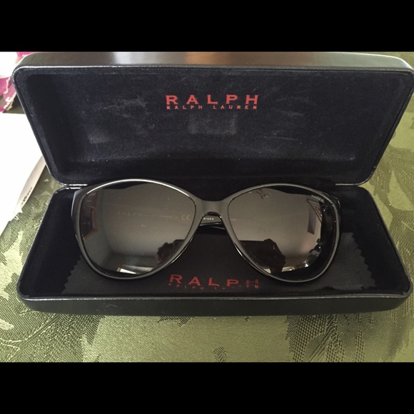 authentic Ralph Lauren cateye sunglasses - Picture 2 of 2
