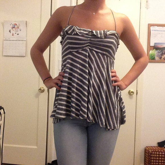 Loose fitting tank w/ criss crossed back