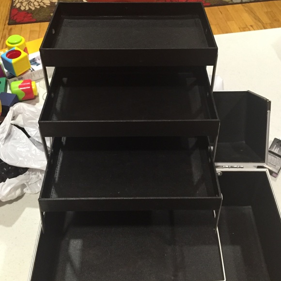 Arbonne make up case