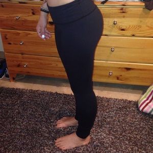 All black Lululemon leggings