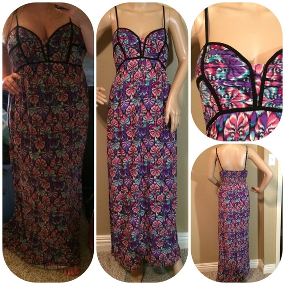 Xhilaration Dresses & Skirts - NWOT Xhilaration bustier look colorful maxi dress