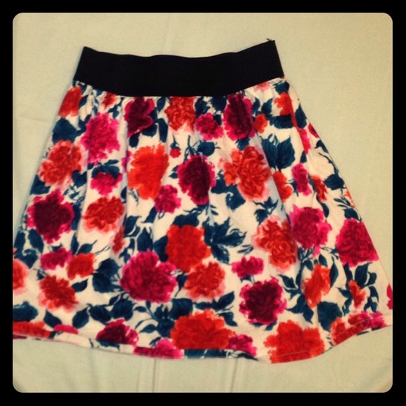 Floral skirt with black waistband