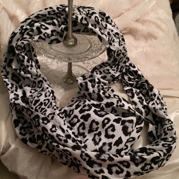 Snow leopard animal print infinity scarf
