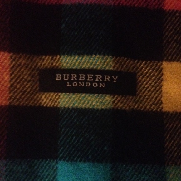 ***PRICE DROP*** Burberry Scarf