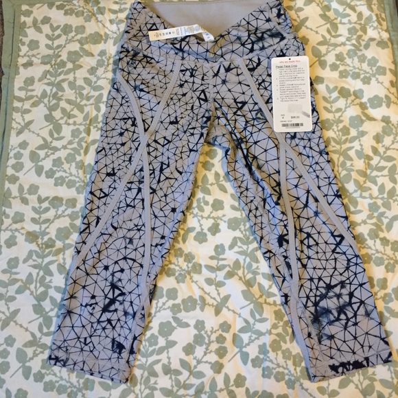 NWT Lululemon Pedal Pace Crop Size 4