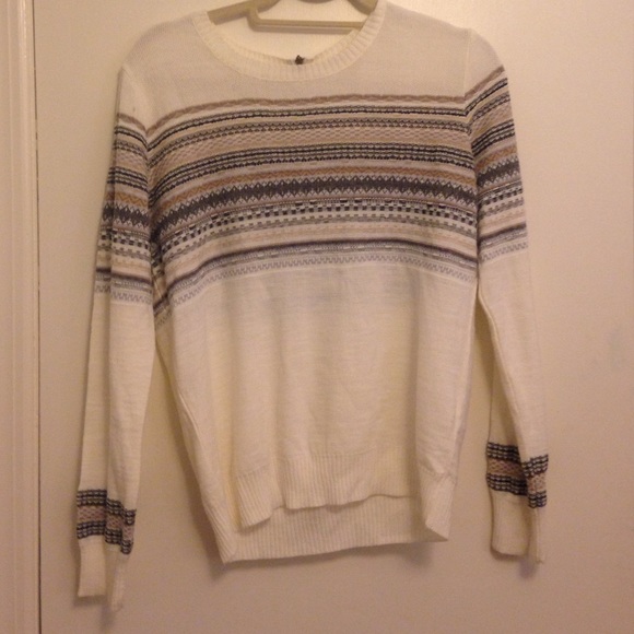 Casual Sweater with stripe like pattern