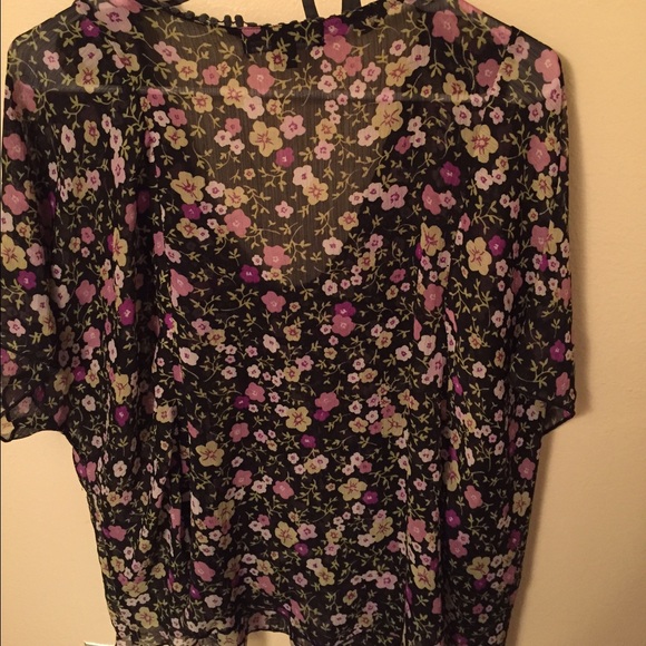 Bohemian Floral Top - Picture 2 of 2