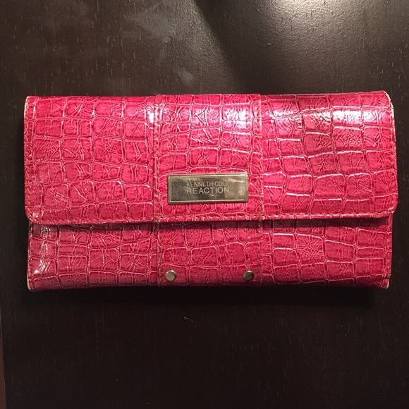 ❌SOLD❌ Kenneth Cole Reaction tri-fold wallet - Picture 1 of 2