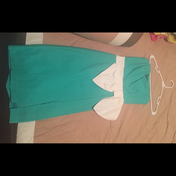 LuLu's side bow dress - Picture 2 of 3