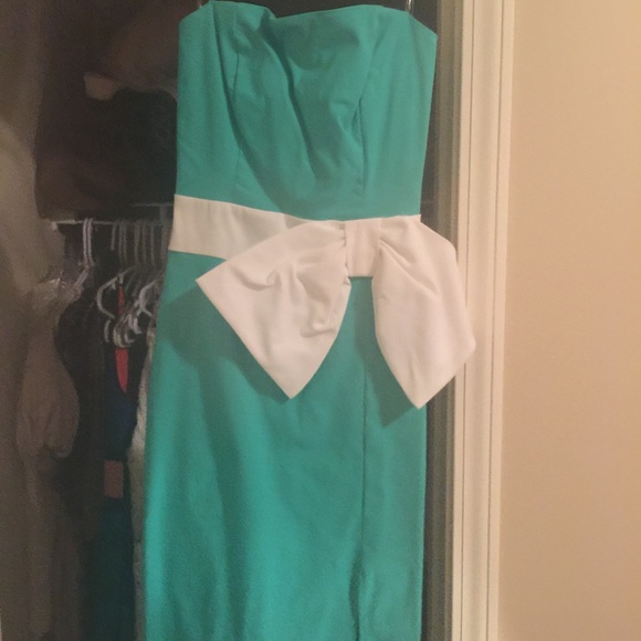 LuLu's side bow dress - Picture 3 of 3