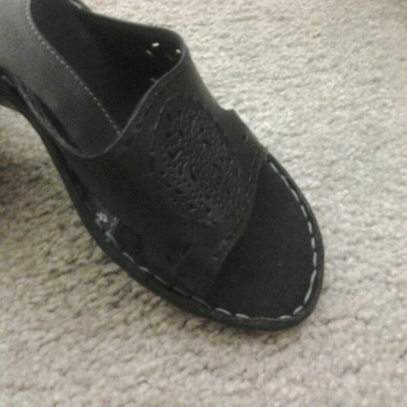 Sandals - Picture 2 of 2