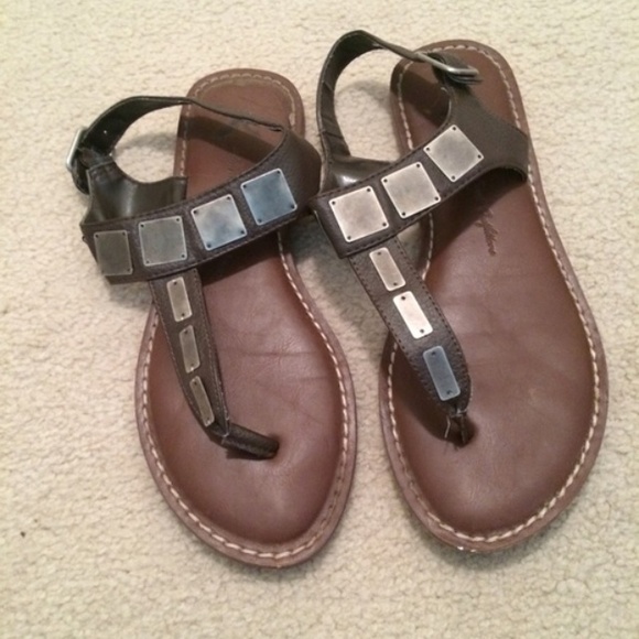 American Eagle brown sandals