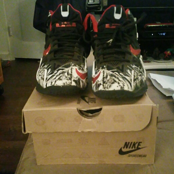 Lebron XI Graffiti