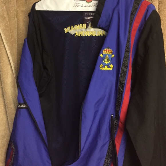 Dobsom Windbreaker - Picture 3 of 4