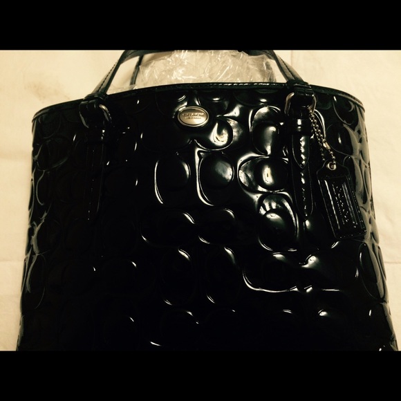 💯AUTHENTIC COACH PATENT LEATHER BAG (SMALL) - Picture 2 of 4