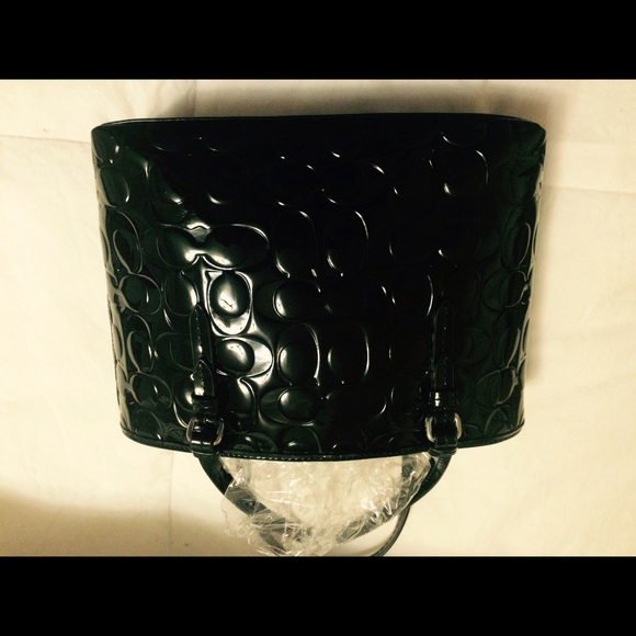 💯AUTHENTIC COACH PATENT LEATHER BAG (SMALL) - Picture 3 of 4