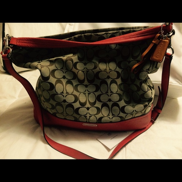 💯AUTHENTIC COACH SIGNATURE AND LEATHER BAG - Picture 2 of 4