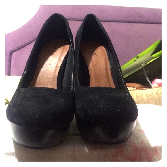 Closed toe high heel