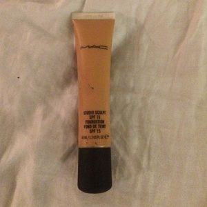 MAC Studio Sculpt Foundation