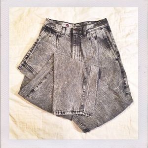 💅🏻HP 8-8-15💅🏻 Vintage acid-washed denim!