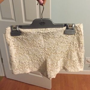flower beige high wasted shorts